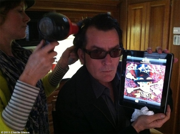Charlie Sheen sur le tournage de "A glimpse in the mind of Charles Swan III