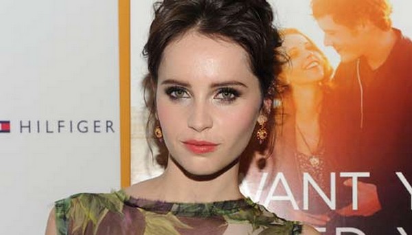 Felicity Jones dans le prochain Warren Beatty