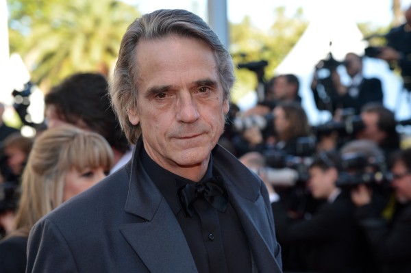 Festival de Cannes 22 mai 2012 l'acteur Jeremy Irons montée des marches tapis rouge