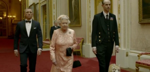 Daniel Craig en compagnie de la Reine pour la cérémonie des JO de Londres 2012