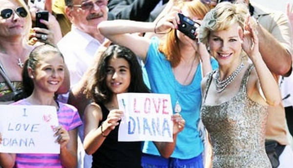 Naomi Watts en Princesse Diana pour Caught in Flight