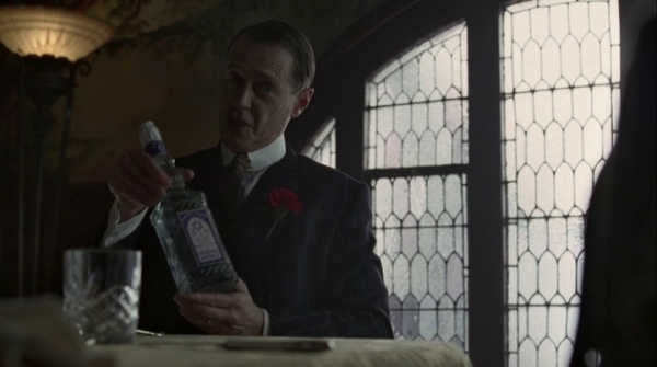 Plutôt que de soudoyer un acteur, Nucky devrait retourner à ses affaires. Pour lui, comme pour l'intérêt de la série.Plutôt que de soudoyer un acteur, Nucky devrait retourner à ses affaires. Pour lui, comme pour l'intérêt de la série.