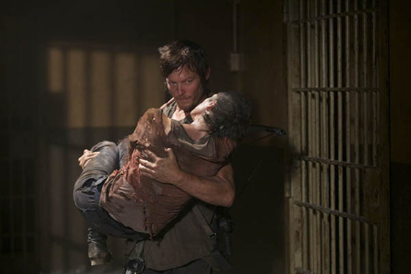 the-walking-dead-hounded-carol-daryl