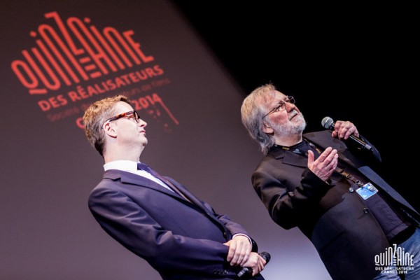 Tobe Hooper avec à sa gauche Nicolas Winding Refn lors de la présentation du film à la Quinzaine des Réalisateurs 2014 (photo : Deborah Zieba)