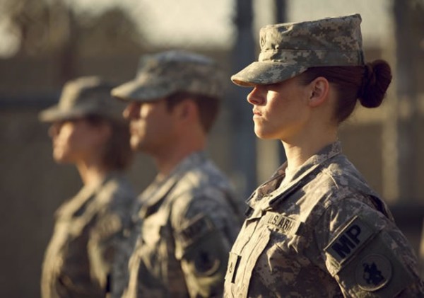 Camp X-Ray avec Kirsten Stewart à droite