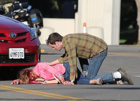 Ashley Greene et Anton Yelchin sur le tournage (source: FameFlynet Pictures) 