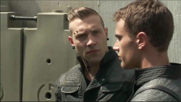 Jai Courtney et Theo James