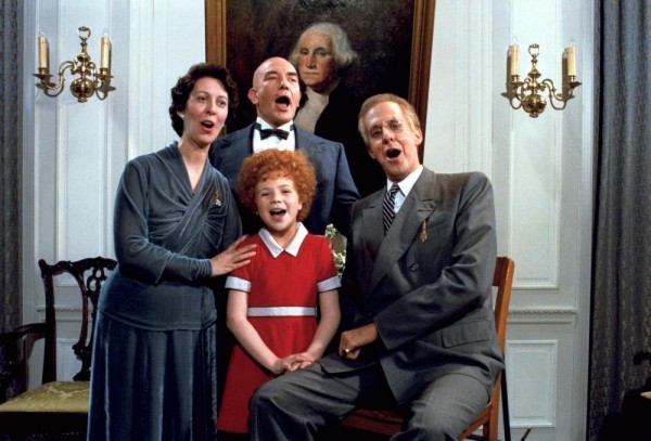 Lois De Banzie, Albert Finney, Aileen Quinn et Edward Herrmann