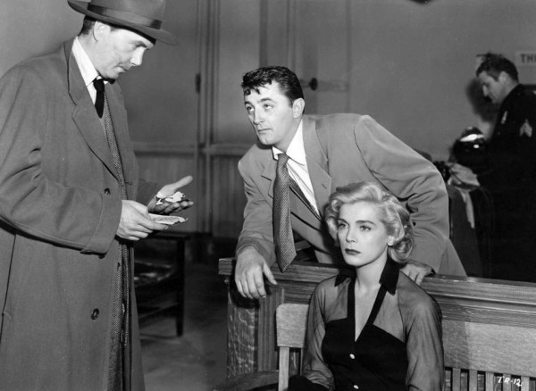 avec Robert Hutton et Robert Mitchum dans Racket