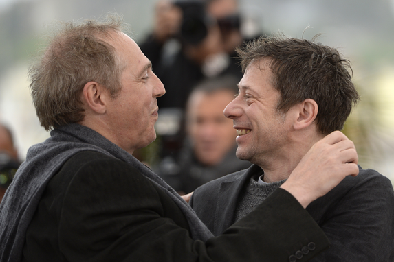 Arnaud Desplechin et Mathieu Amalric  au Festival de Cannes en 2013 lors de la présentation de Jimmy P. © AFP