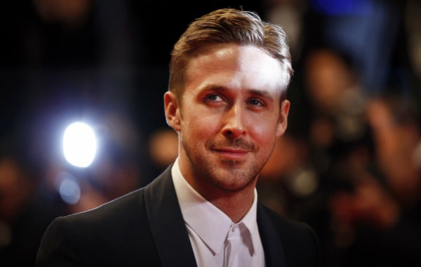 Ryan Gosling pour la montée des marches de Lost River  lors du Festival de Cannes 2014 (© AFP / V. Hache)