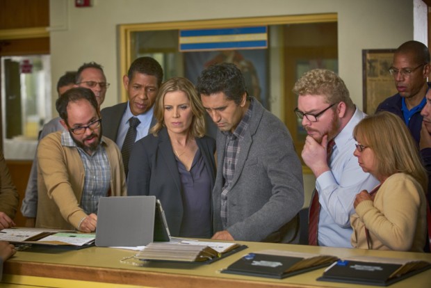 Scott Lawrence as Art Costa, Kim Dickens as Madison and Cliff Curtis as Travis - Fear The Walking Dead _ Season 1, Episode 1 - Photo Credit: Justin Lubin/AMC