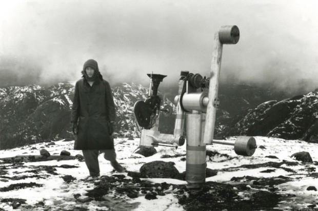 Michael Snow sur le tournage du film La Région centrale (photo : Joyce Wieland, octobre 1969)