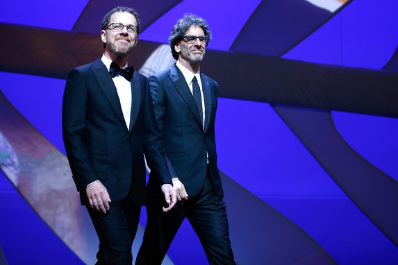 Joel et Ethan Coen lors de la érémonie d'ouverture de Cannes 2015 (© AFP / Valery Hache)
