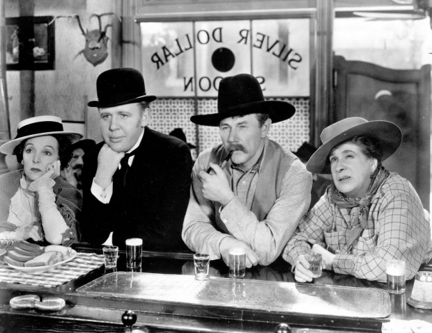 Zasu Pitts, Charles Laughton, Charles Ruggles and Maude Eburne i