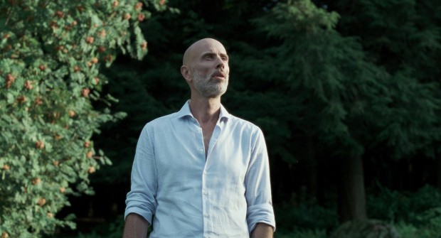 James Hyndman dans Boris sans Béatrice, et ci-dessous Kacey Mottet Klein et Corentin Fila dans Quand on a 17 ans