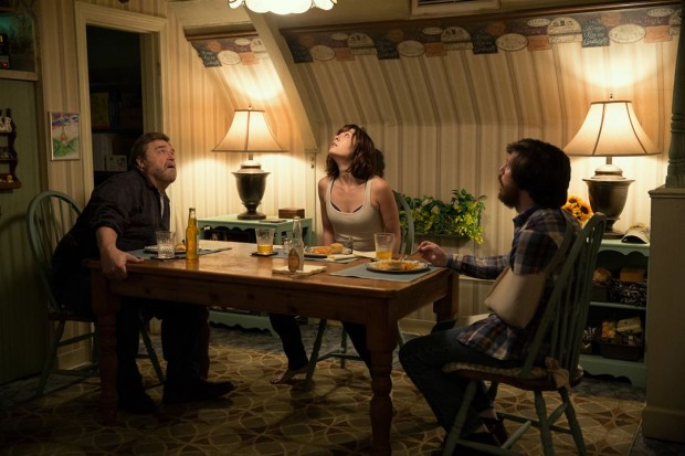 10 Cloverfield Lane John Goodman Mary Elizabeth Winstead john Gallagher Jr