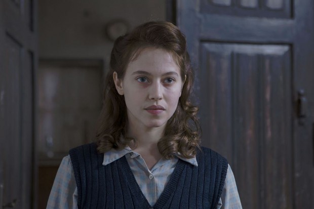 Lou de Laâge dans Les Innocentes