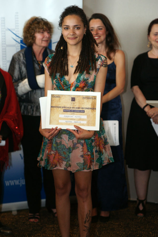 Sasha Lane reçoit le prix du jury oecuménique pour American Honey (photo : site officiel)