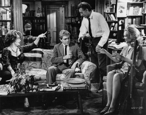 Elizabeth Taylor, George Segal, Richard Burton et Sandy Dennis dans Qui a peur de Virginia Woolf ?