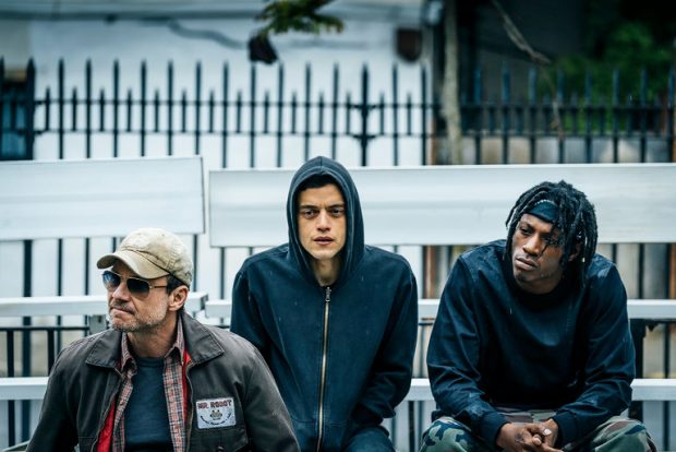 Le fameux Mr. Robot (Christian Slater) en bonne compagnie (Rami Malek & Joey Bada$$)