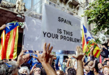 Critique : Avec un sourire, la révolution !