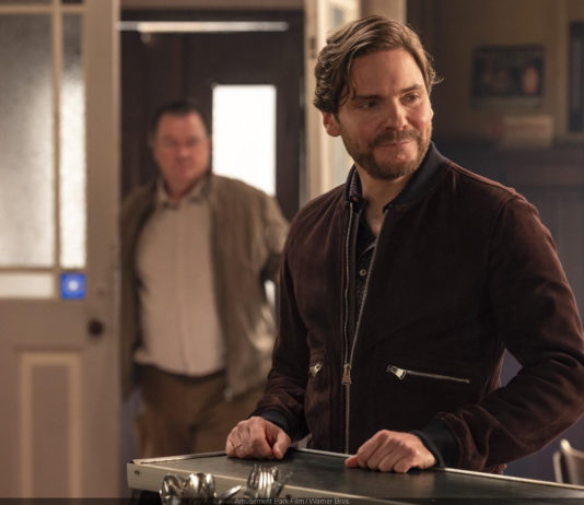 Critique : Next Door