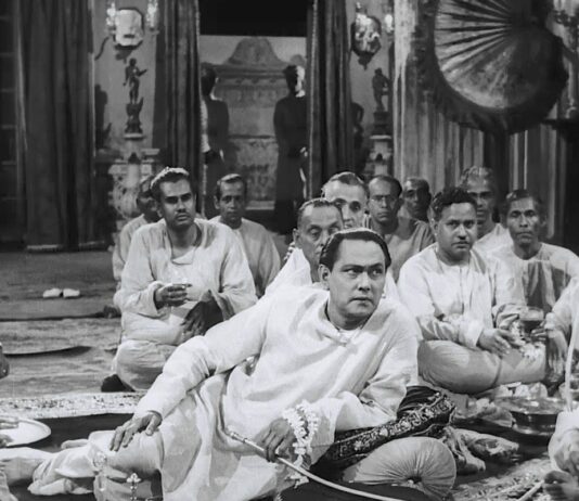 Critique Express : Le salon de musique