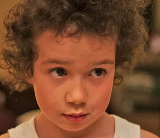 Critique : Àma Gloria