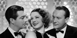 Critique : Her Cardboard Lover