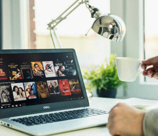 Où regarder vos films et séries : 2 astuces pour vous régaler à l’infini