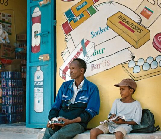 Critique Express : Le village aux portes du paradis