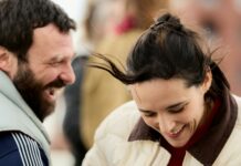 Critique Express : Différente