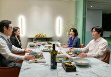 Critique : A normal family