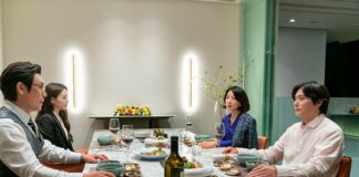 Critique : A normal family