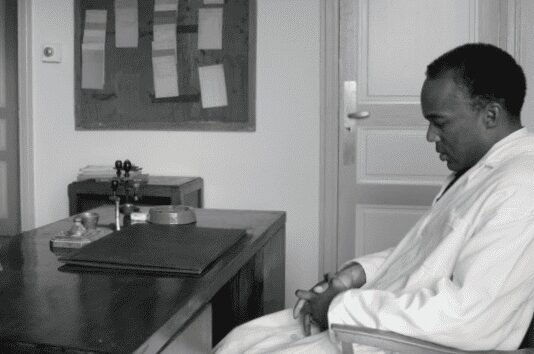 Critique Express : Frantz Fanon