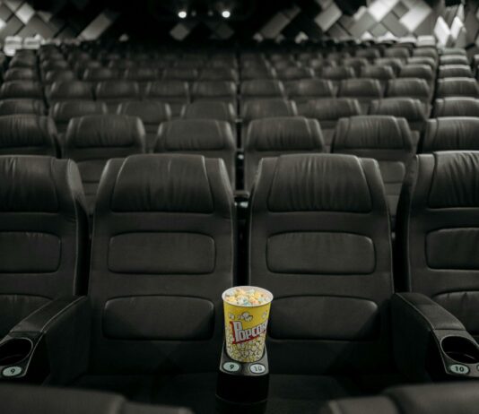 Tout ce qu’il faut savoir pour créer une salle de cinéma dans une maison