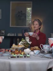 Critique : Father Mother Sister Brother