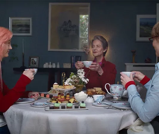 Critique : Father Mother Sister Brother