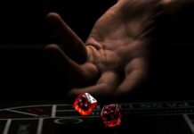 Derrière le velours rouge : Pourquoi les cinéastes ne cessent de revenir aux salles de casino