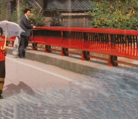 Test Blu-ray : De l’eau tiède sous un pont rouge