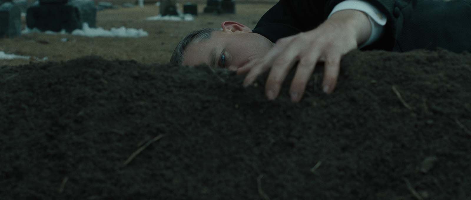 Charlie Hunnam dans Monstre : L'histoire d'Ed Gein