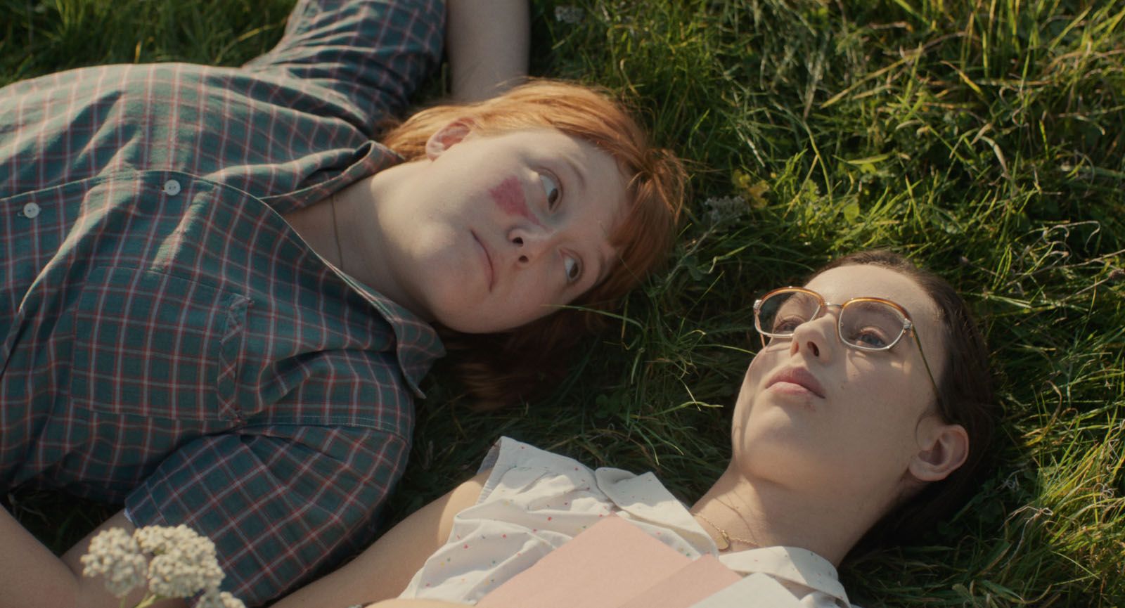 Maïwène Barthèlemy et Tess Barthélemy dans Mémoire de fille