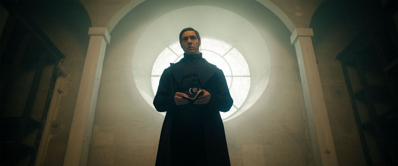 Tahar Rahim dans le rôle de l'inspecteur Javert